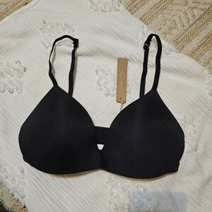 Skims Wireless Form Push Up Plunge Bra Size 32D